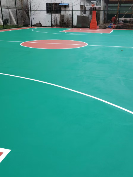 平陆 球场长期使用易出现地面开裂